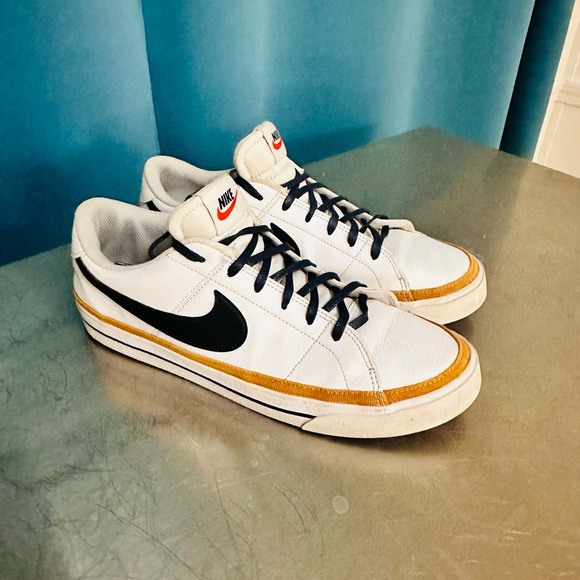 Used - Picture 4 of 4